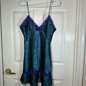 Victoria’s Secret  Vintage Night Gown Slip Dress Lace Pleated  Size Medium